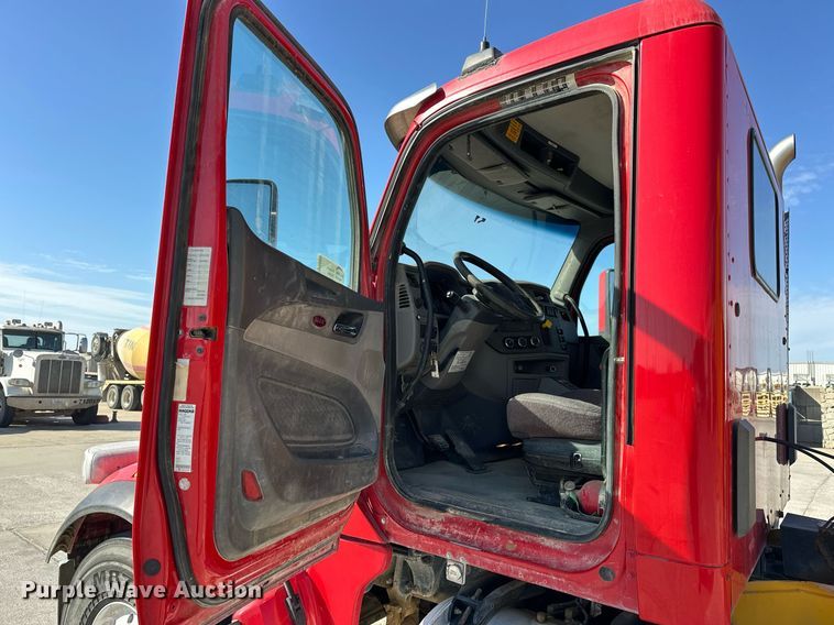 image for item DW5066 2016 Peterbilt 365 ready mix truck