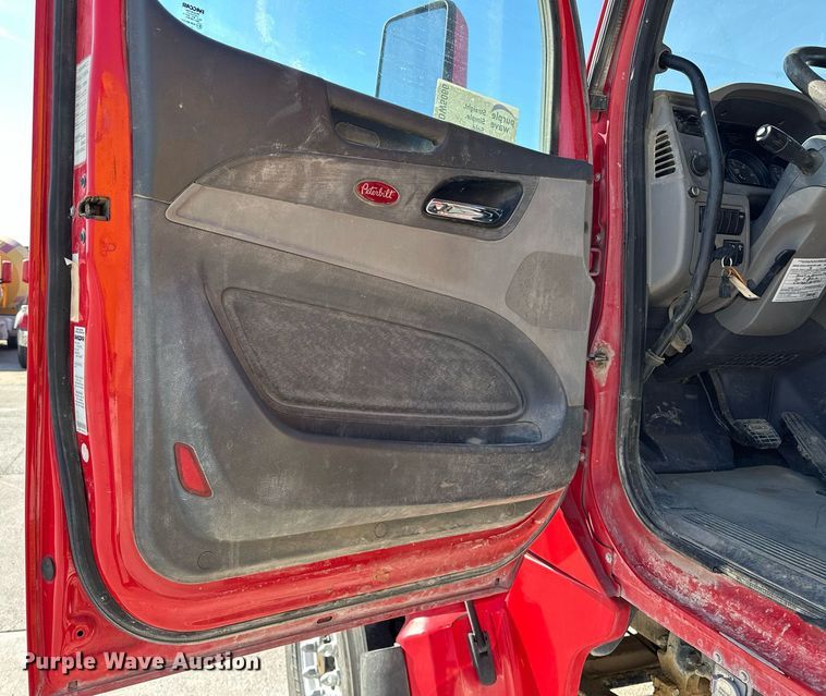 image for item DW5066 2016 Peterbilt 365 ready mix truck