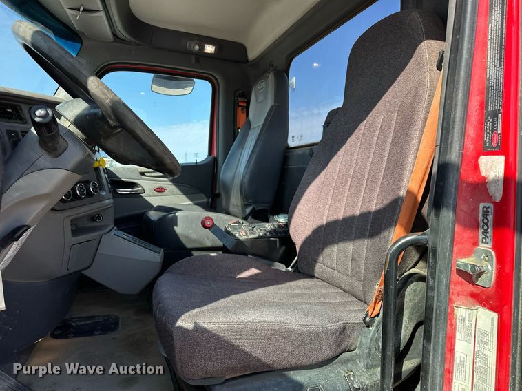 image for item DW5066 2016 Peterbilt 365 ready mix truck