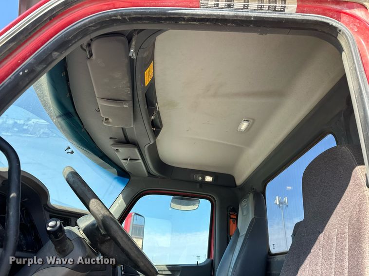 image for item DW5066 2016 Peterbilt 365 ready mix truck