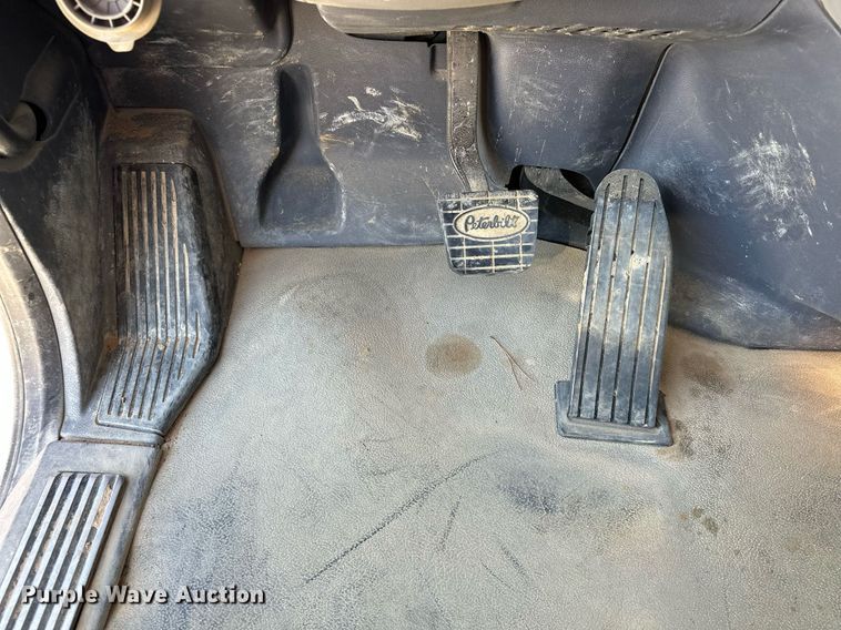 image for item DW5066 2016 Peterbilt 365 ready mix truck