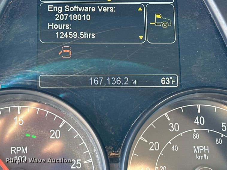 image for item DW5066 2016 Peterbilt 365 ready mix truck