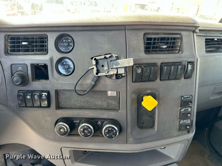 image for item DW5066 2016 Peterbilt 365 ready mix truck