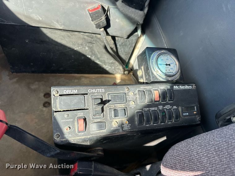 image for item DW5066 2016 Peterbilt 365 ready mix truck