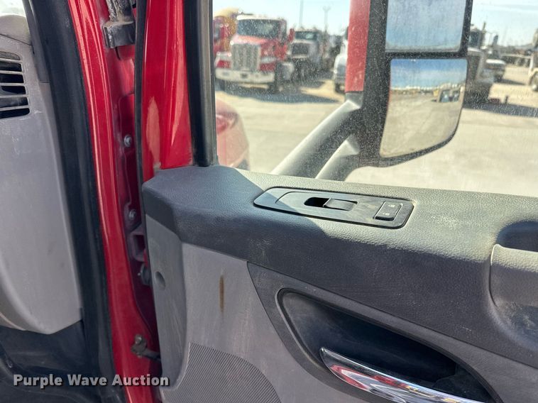 image for item DW5066 2016 Peterbilt 365 ready mix truck