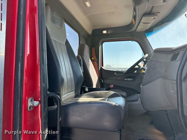 image for item DW5066 2016 Peterbilt 365 ready mix truck