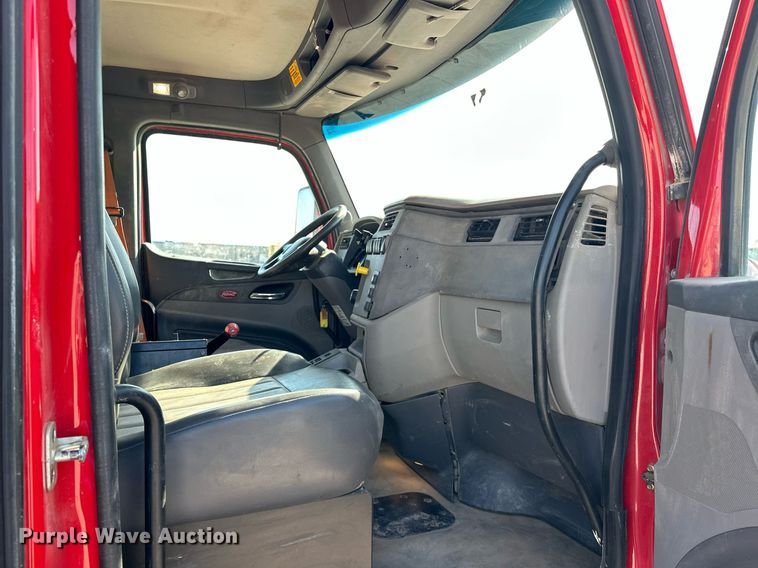 image for item DW5066 2016 Peterbilt 365 ready mix truck