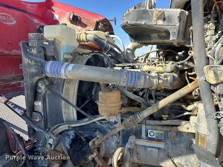 image for item DW5066 2016 Peterbilt 365 ready mix truck