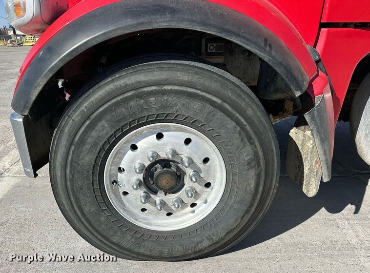 image for item DW5066 2016 Peterbilt 365 ready mix truck