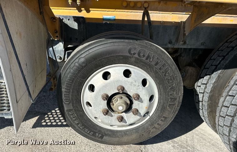 image for item DW5066 2016 Peterbilt 365 ready mix truck