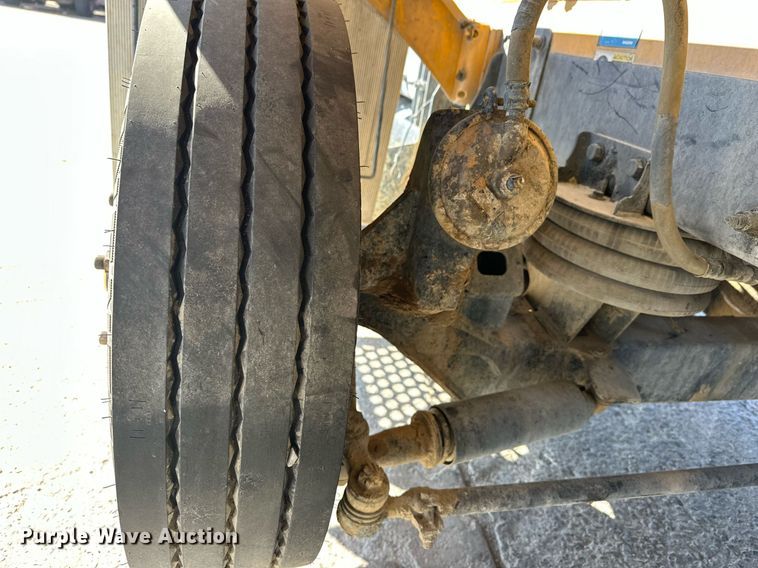 image for item DW5066 2016 Peterbilt 365 ready mix truck