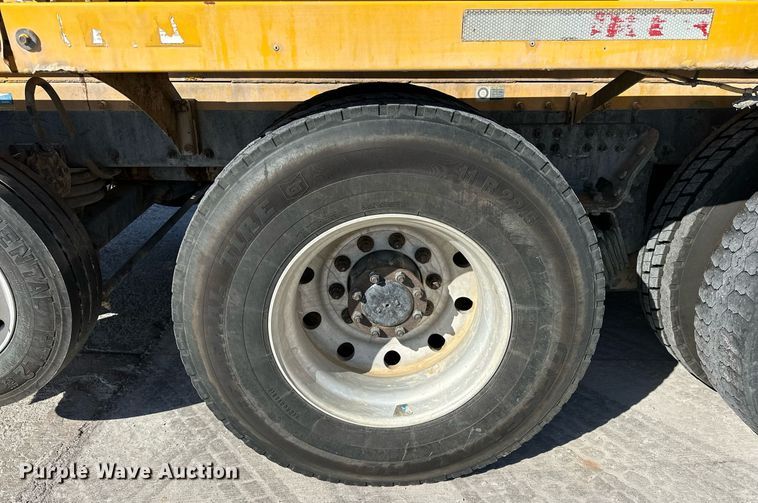 image for item DW5066 2016 Peterbilt 365 ready mix truck