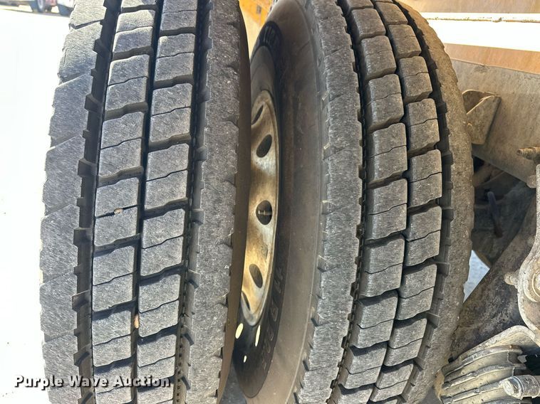 image for item DW5066 2016 Peterbilt 365 ready mix truck