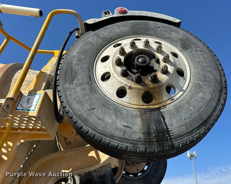 image for item DW5066 2016 Peterbilt 365 ready mix truck