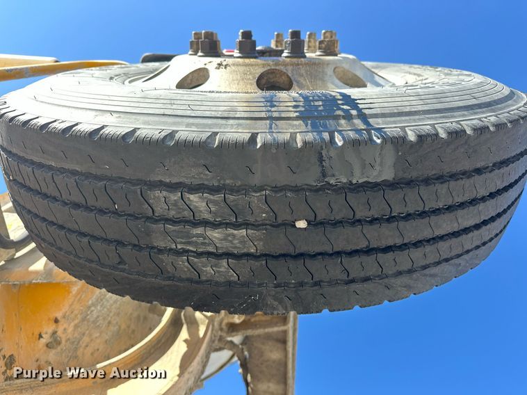 image for item DW5066 2016 Peterbilt 365 ready mix truck