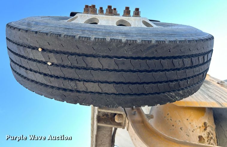 image for item DW5066 2016 Peterbilt 365 ready mix truck