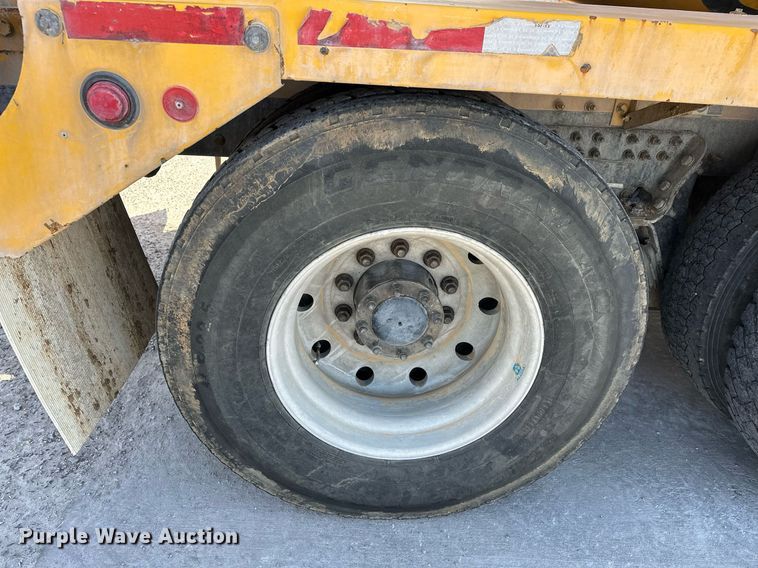 image for item DW5066 2016 Peterbilt 365 ready mix truck