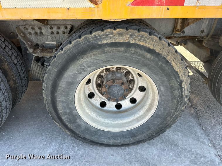 image for item DW5066 2016 Peterbilt 365 ready mix truck