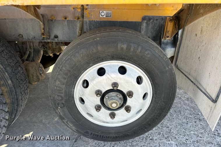 image for item DW5066 2016 Peterbilt 365 ready mix truck