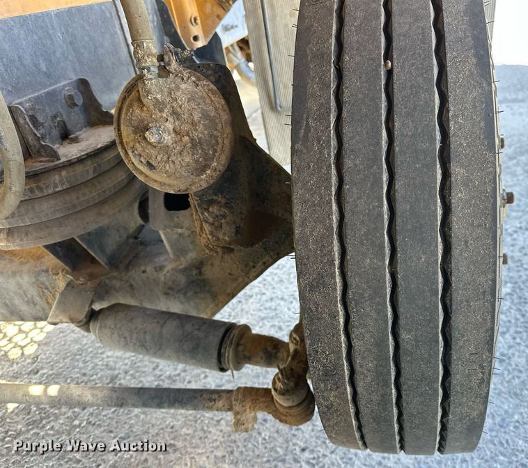 image for item DW5066 2016 Peterbilt 365 ready mix truck