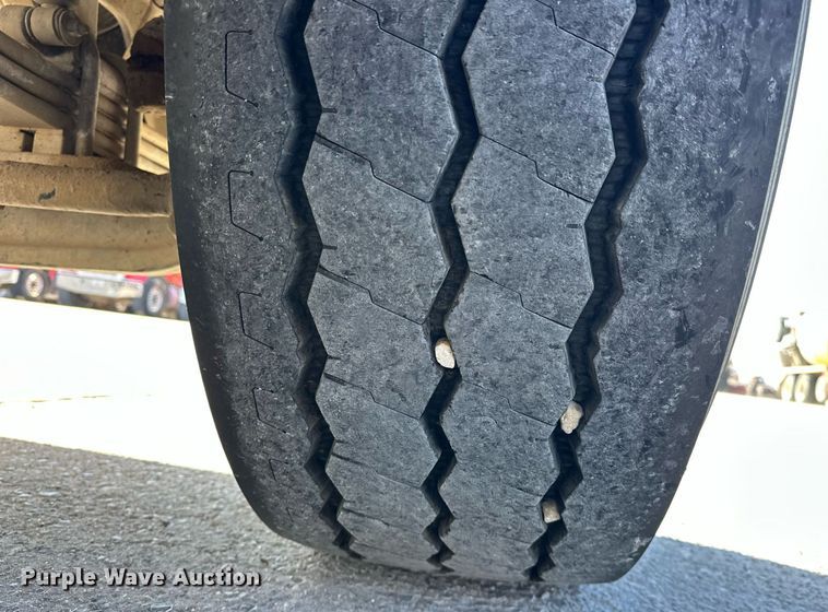 image for item DW5066 2016 Peterbilt 365 ready mix truck