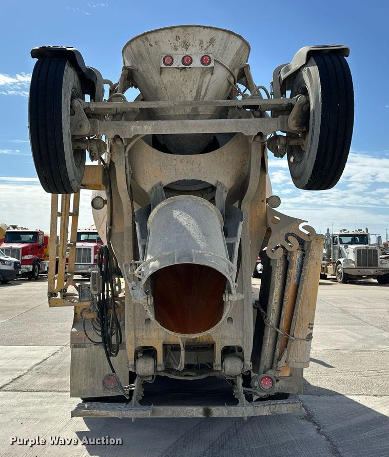 image for item DW5067 2014 Peterbilt 365 ready mix truck