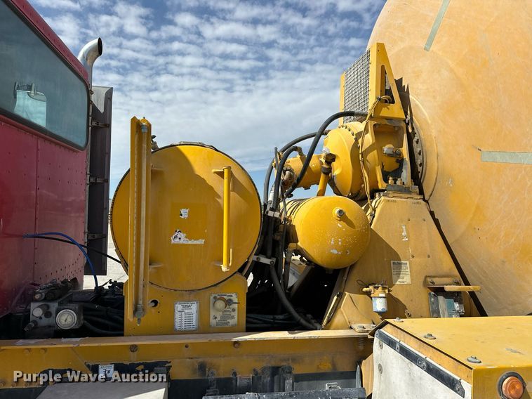 image for item DW5067 2014 Peterbilt 365 ready mix truck