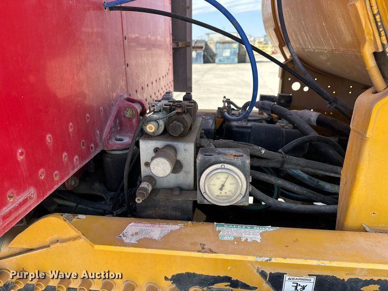 image for item DW5067 2014 Peterbilt 365 ready mix truck