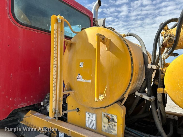 image for item DW5067 2014 Peterbilt 365 ready mix truck