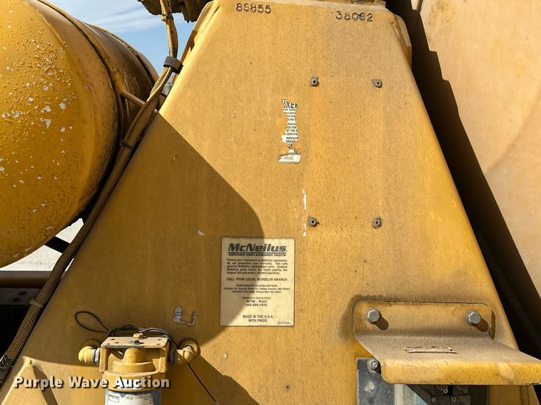 image for item DW5067 2014 Peterbilt 365 ready mix truck