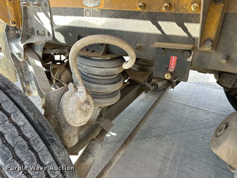 image for item DW5067 2014 Peterbilt 365 ready mix truck