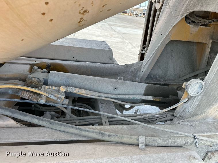 image for item DW5067 2014 Peterbilt 365 ready mix truck