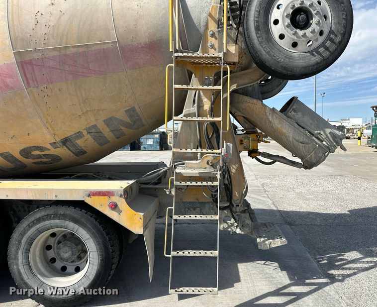 image for item DW5067 2014 Peterbilt 365 ready mix truck