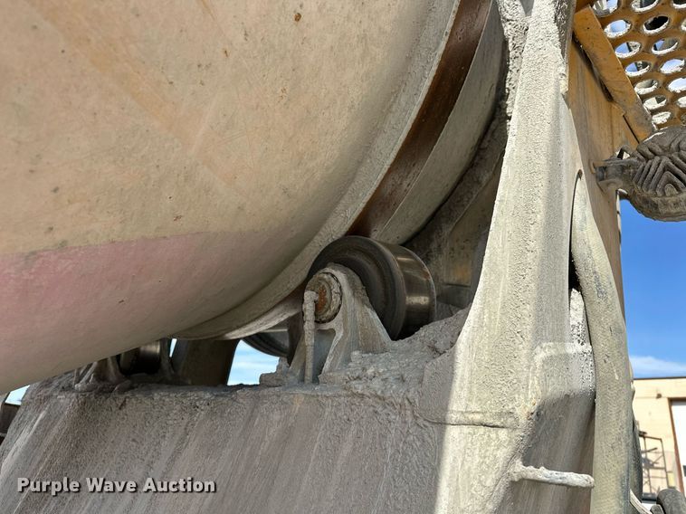 image for item DW5067 2014 Peterbilt 365 ready mix truck