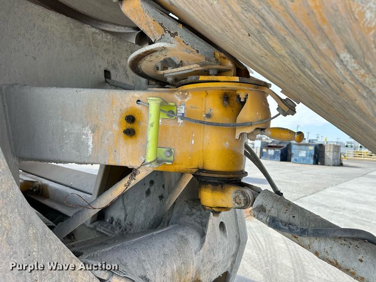 image for item DW5067 2014 Peterbilt 365 ready mix truck