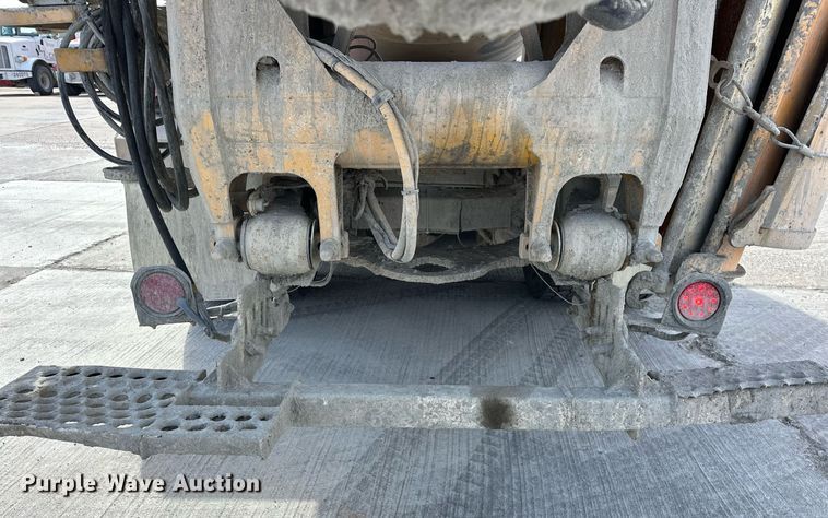 image for item DW5067 2014 Peterbilt 365 ready mix truck