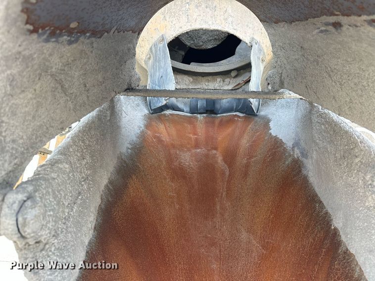 image for item DW5067 2014 Peterbilt 365 ready mix truck