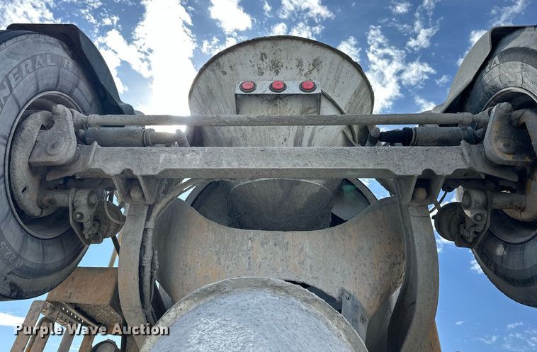 image for item DW5067 2014 Peterbilt 365 ready mix truck