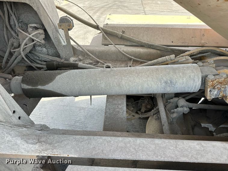 image for item DW5067 2014 Peterbilt 365 ready mix truck