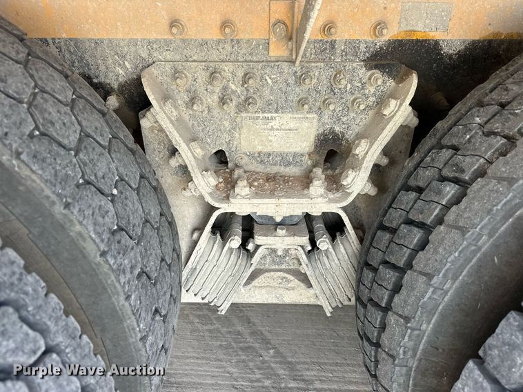 image for item DW5067 2014 Peterbilt 365 ready mix truck