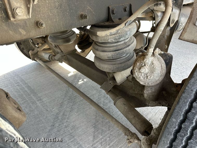 image for item DW5067 2014 Peterbilt 365 ready mix truck