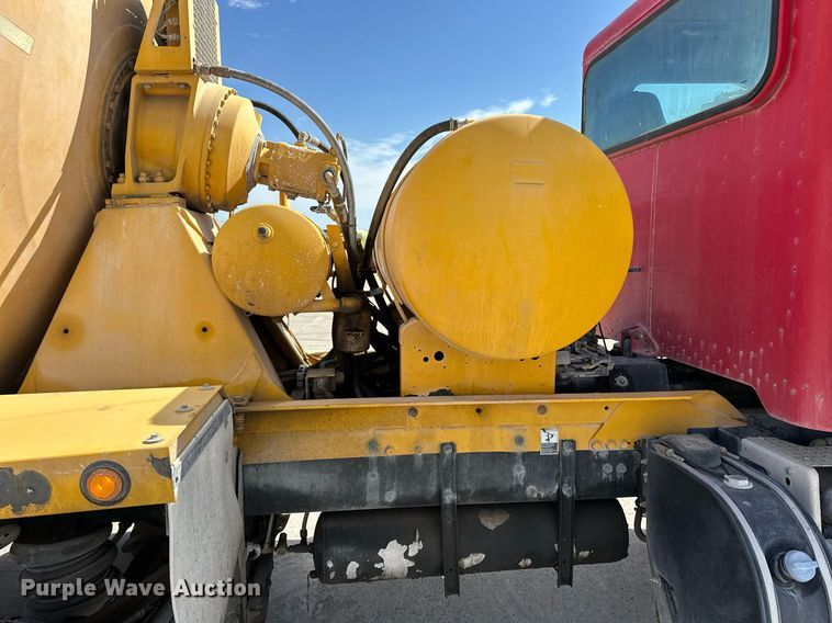 image for item DW5067 2014 Peterbilt 365 ready mix truck