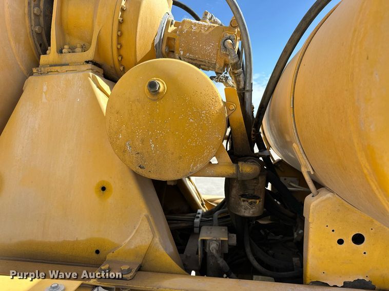 image for item DW5067 2014 Peterbilt 365 ready mix truck