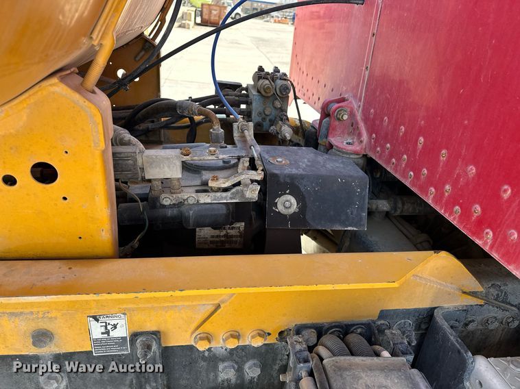 image for item DW5067 2014 Peterbilt 365 ready mix truck