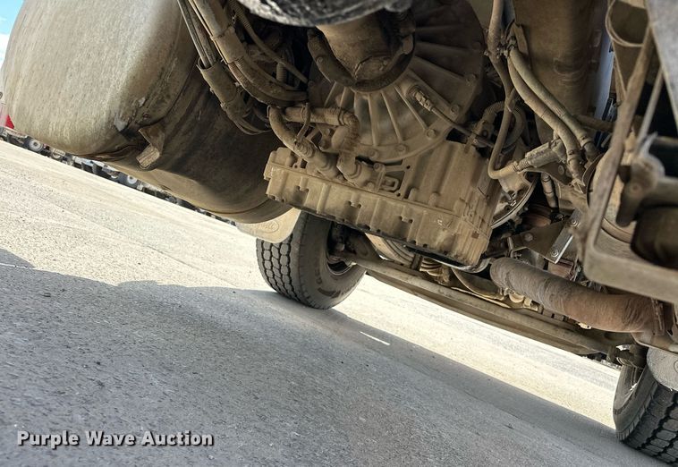 image for item DW5067 2014 Peterbilt 365 ready mix truck