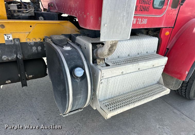 image for item DW5067 2014 Peterbilt 365 ready mix truck