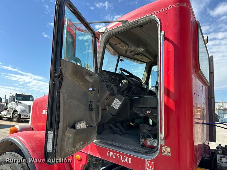 image for item DW5067 2014 Peterbilt 365 ready mix truck