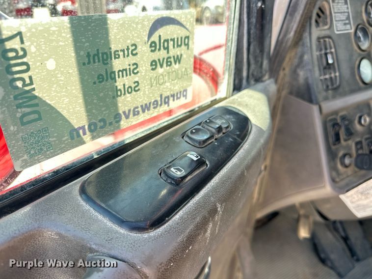 image for item DW5067 2014 Peterbilt 365 ready mix truck