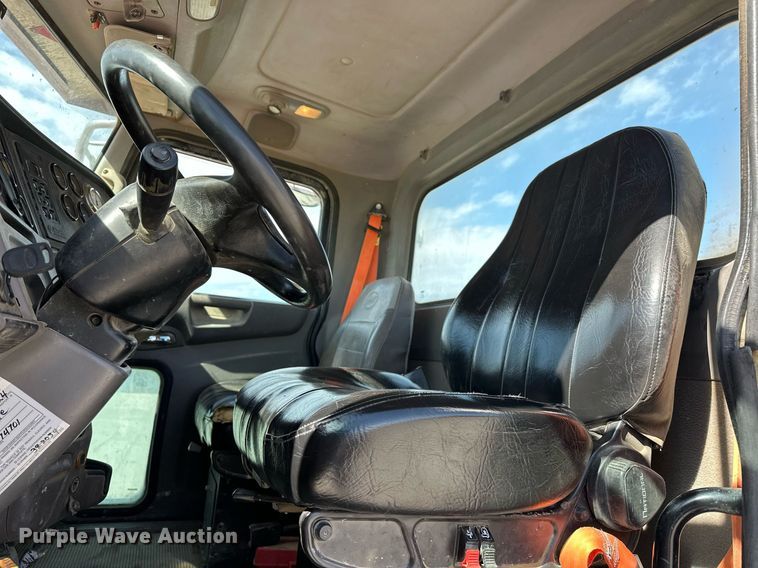 image for item DW5067 2014 Peterbilt 365 ready mix truck