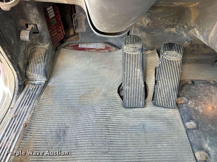 image for item DW5067 2014 Peterbilt 365 ready mix truck